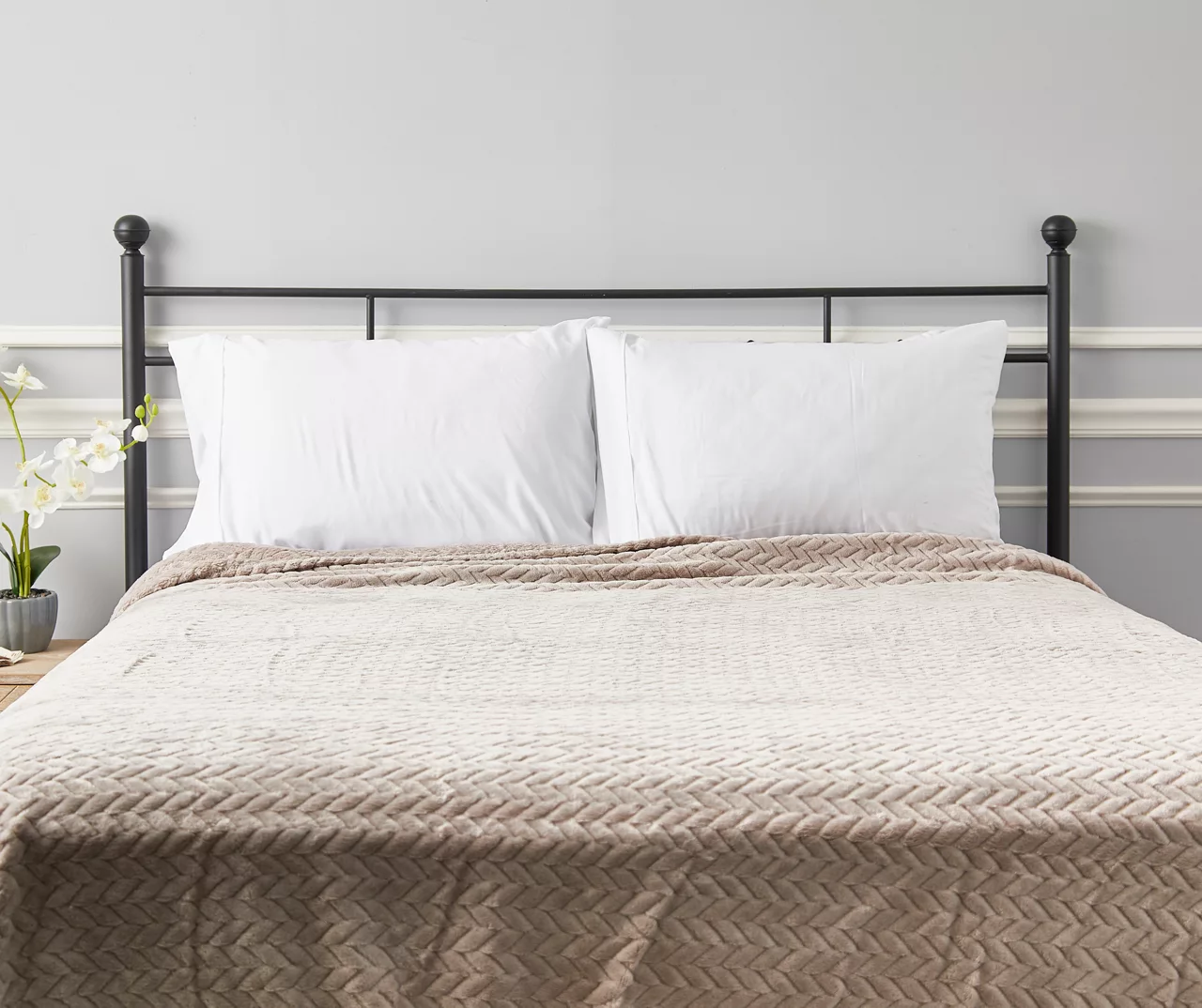 Tan Zigzag-Embossed Velvet King Blanket 5 Tan Zigzag-Embossed Velvet King Blanket - Image 5