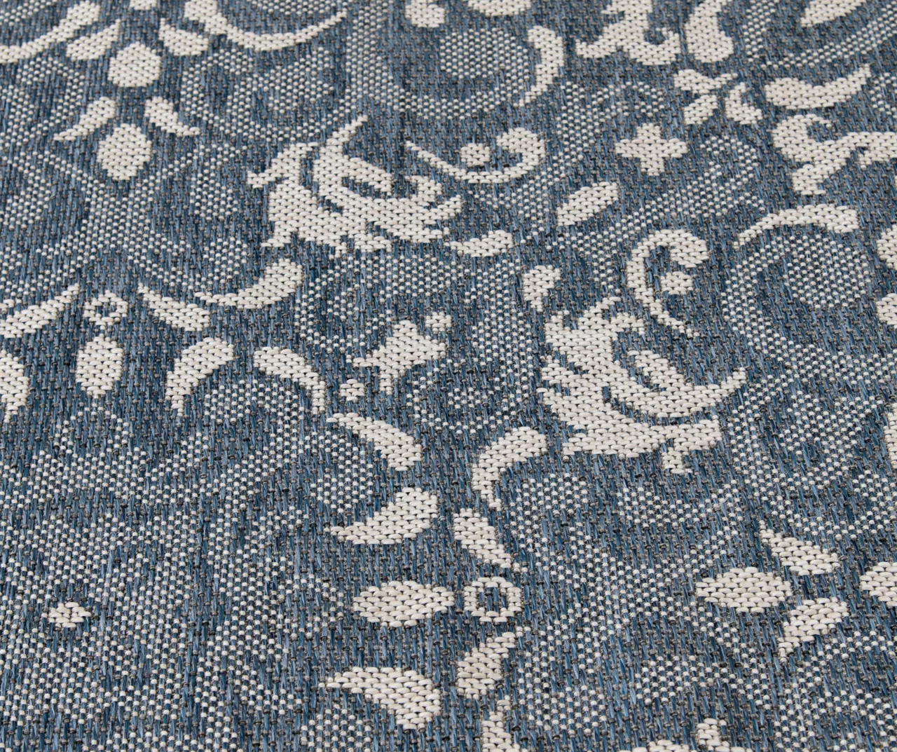Broyhill Sandpointe Cobalt & Ecru Damask Outdoor Area Rug 4 Broyhill Sandpointe Cobalt & Ecru Damask Outdoor Area Rug - Image 4