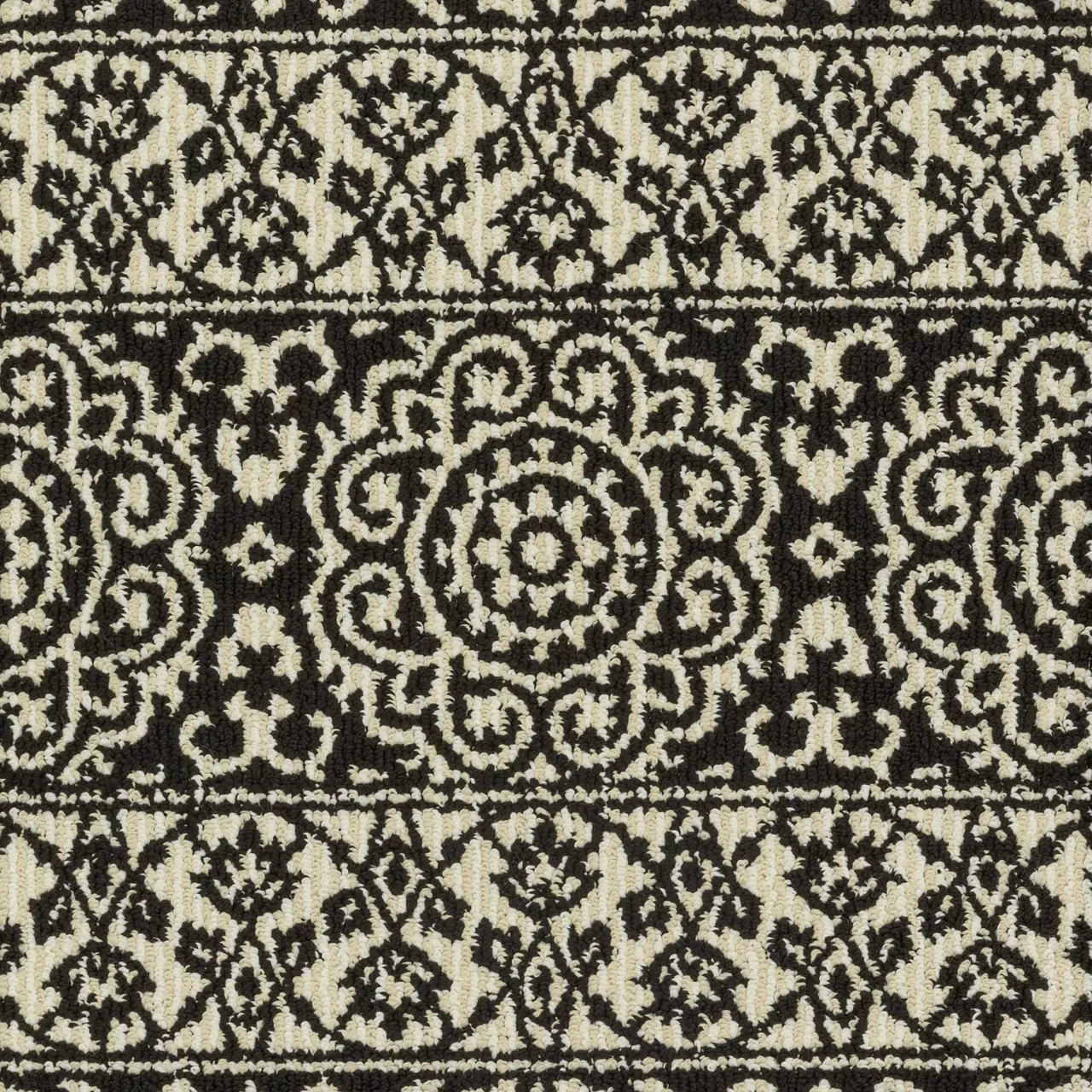 Broyhill Black & White Ornate Fascination Accent Rug 7 Broyhill Black & White Ornate Fascination Accent Rug - Image 7