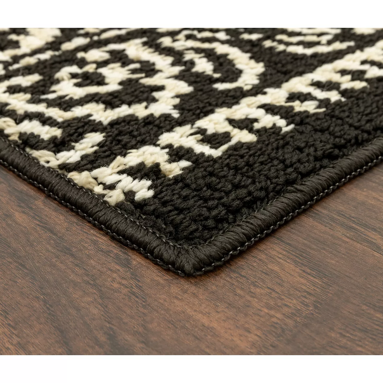 Broyhill Black & White Ornate Fascination Accent Rug 14 Broyhill Black & White Ornate Fascination Accent Rug - Image 14