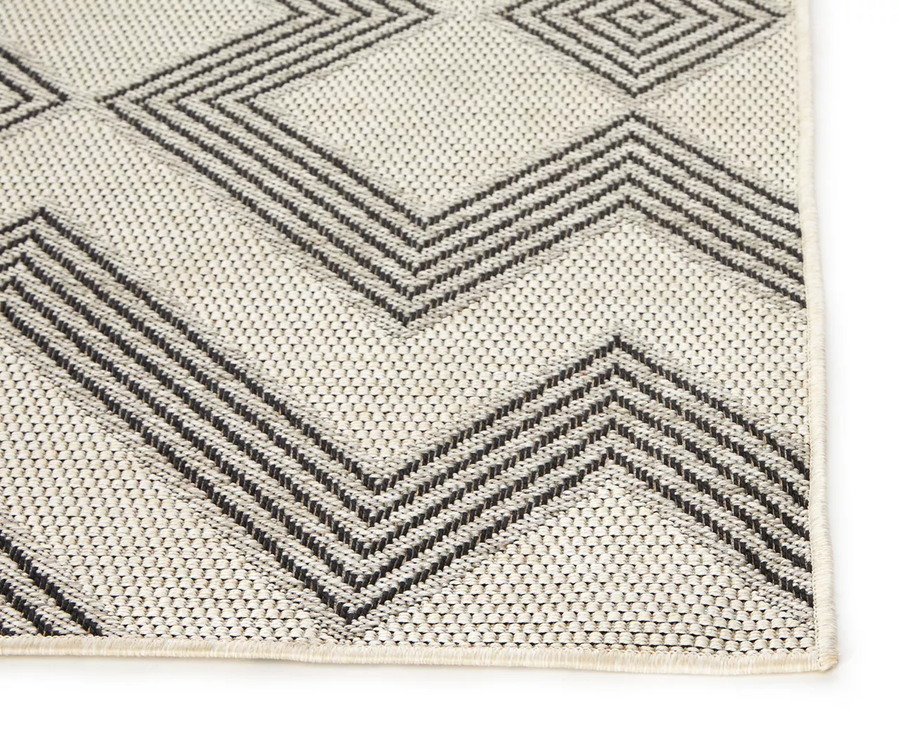Broyhill Palermo White & Black Geometric Outdoor Area Rug 3 Broyhill Palermo White & Black Geometric Outdoor Area Rug - Image 3